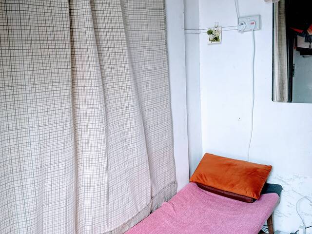 Small Single Room 10min Ubi MRT
