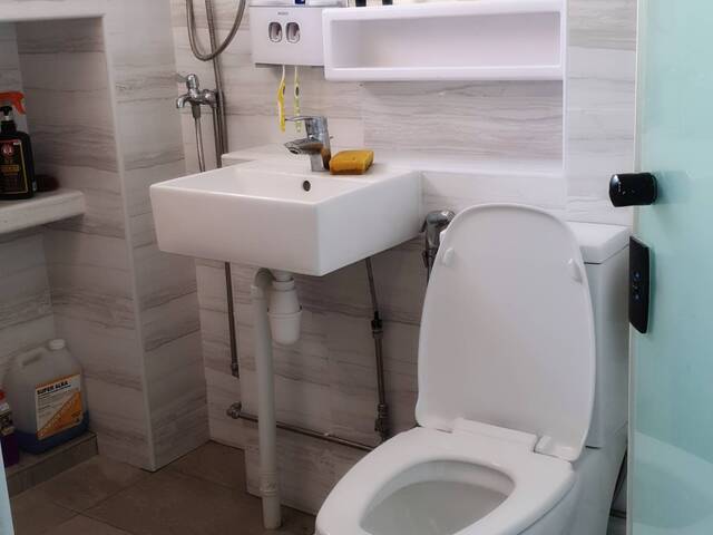 Central Redhill MRT , Privacy Common Room for Rent , Available 01 June 2026