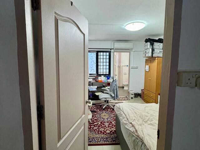 Master Bedroom near Downtown Core