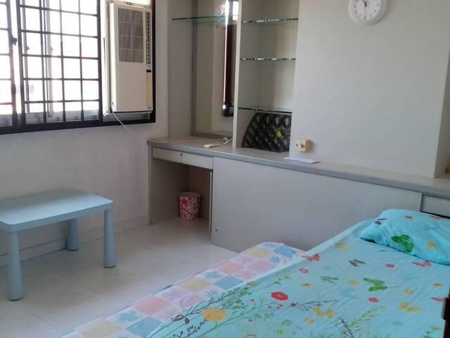 Common room at 440 hougang avenue 8 for rent! Aircon wifi!