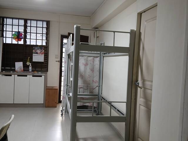 A bed & Common aircon Room at Blk 1 Beach Road by owner (nr Lavender/Nicoll Highway MRT)
