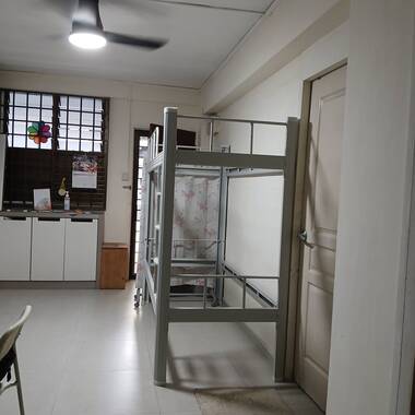 A bed & Common aircon Room at Blk 1 Beach Road by owner (nr Lavender/Nicoll Highway MRT)