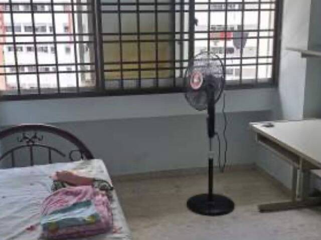 Common room at 283 Toh guan road for rent! Wifi available!