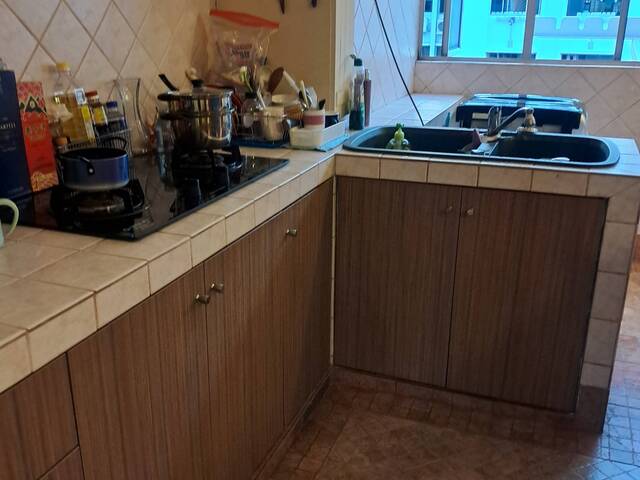 1 female roommate- 506 Ang Mo Kio Ave 8