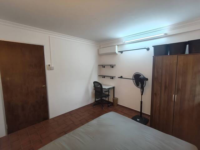 Personal toilet+ common room with Parkview
