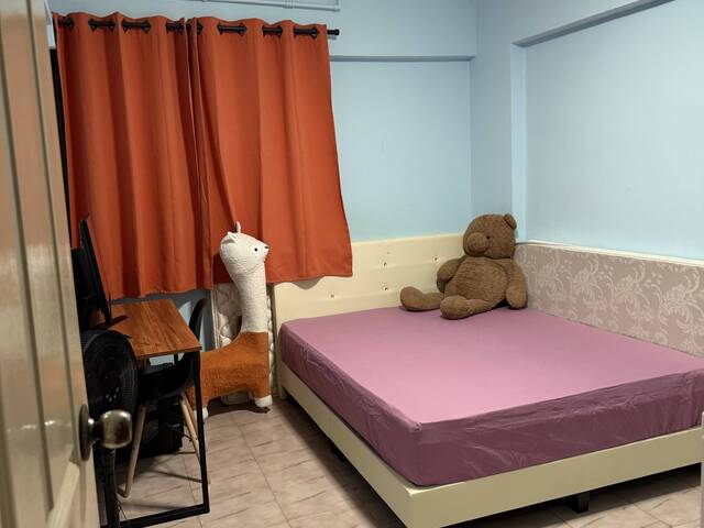 Common room - 5mins walk to MRT
