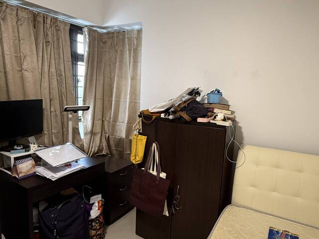 Master Bedroom@ Commonwealth for female pax -No agent fee