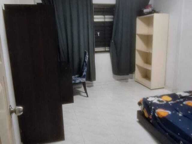 Sharing room available in taman jurong