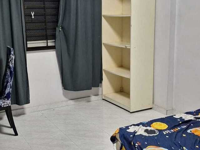 Sharing room available in taman jurong