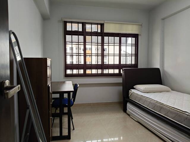 Room for rent near Boon Lay MRT/Jurong Point Shopping Mall