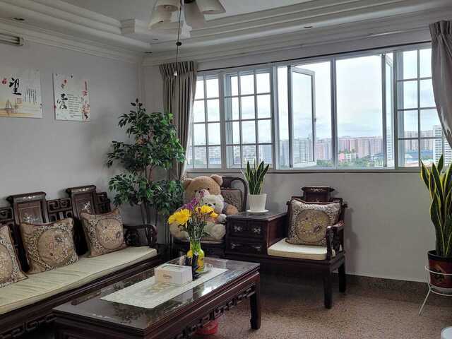 Blk 230 Jurong East - $900 /1 guy (aircon wifi) - walk to MRT , very high floor
