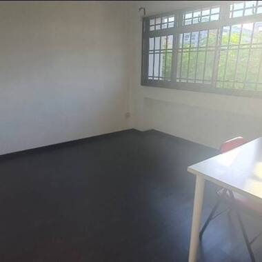 Near Sembawang MRT, Newly Renovated house, Common room share with 1 Female tenant
