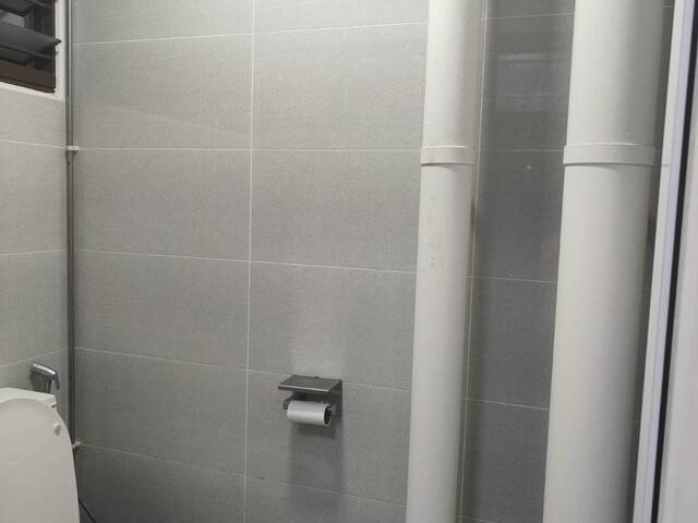 Personal toilet & Parkview (Common room)