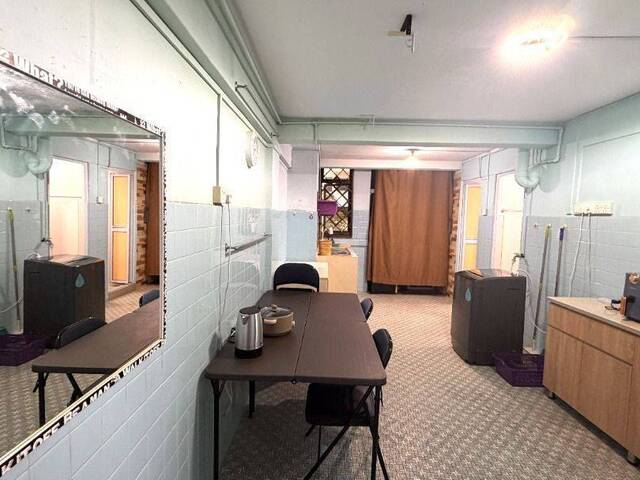 3R flat for rent at Blk 111 Ho Ching Road!