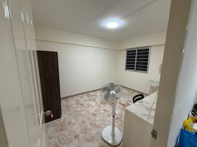 Jurong east blk233 common room for rental