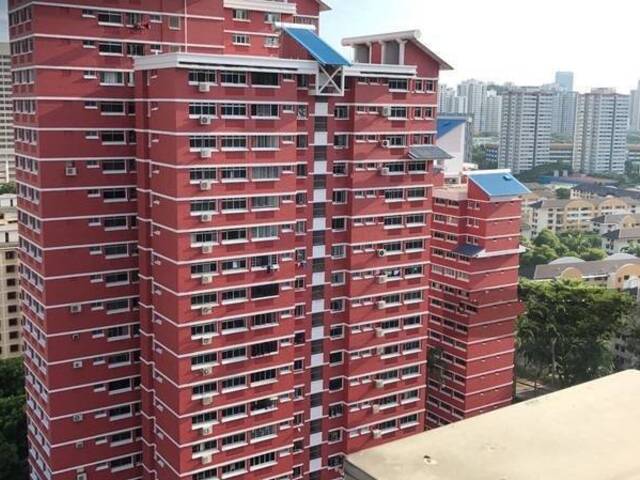 City Budget Rental near MRT , Shae Common Room with AC for Working Female