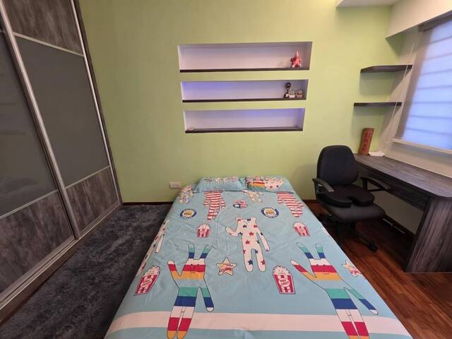 Common room for rent for single lady with Aircon, wifi provided