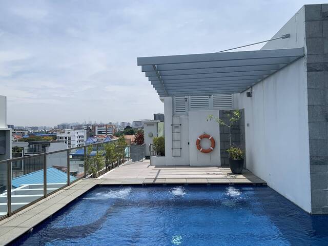 Sunny Terrace with 2 bedrooms w mini garden theme & rooftop pool near Kembangan MRT