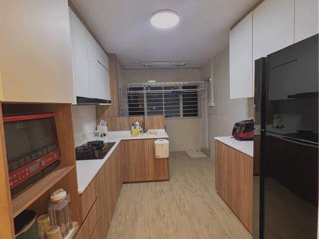 5-7mins walk to Mayflower MRT