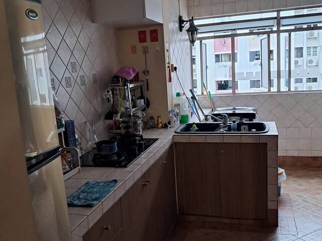 506 Ang Mo Kio Ave 8 Common Room For Rent
