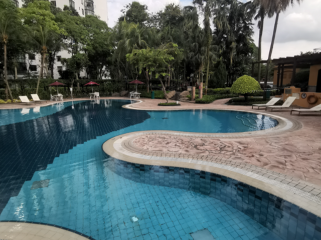 Room for rent / Chinesee Gardern, Jurong West, Boon Lay / Common room / 1pax stay / Available April