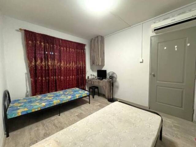 Common Room at Blk 340 Bukit Batok Street 34. Own Bathroom! no agent fee