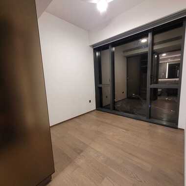 2 bedroom near Holland V