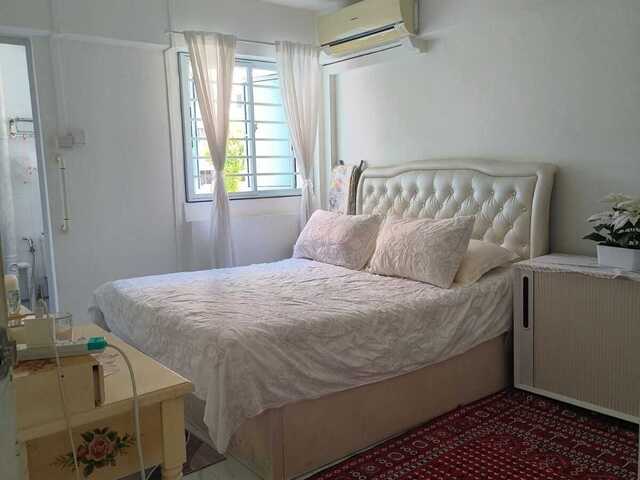 Master room - 337 Hougang Ave 7