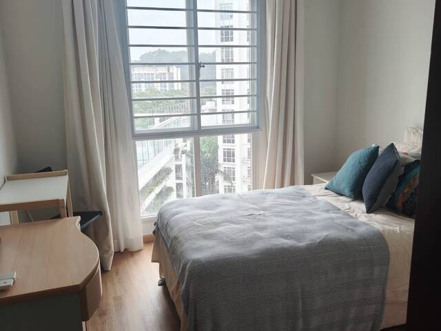 *Furnished Condo Room for Rent – Female Only | Quiet Community with Full Facilities*