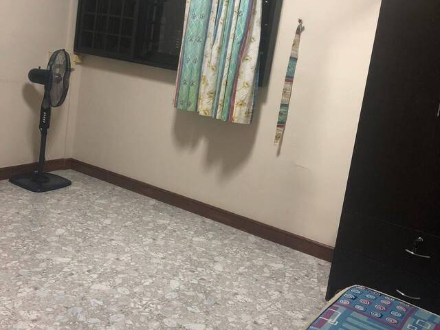 * Furnished air con common room ** Simple, well kept *** Corner Unit