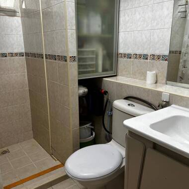 Blk 394 Bukit Batok - $800 for 1 guy (aircon + wifi) - walk to Bt Gombak MRT
