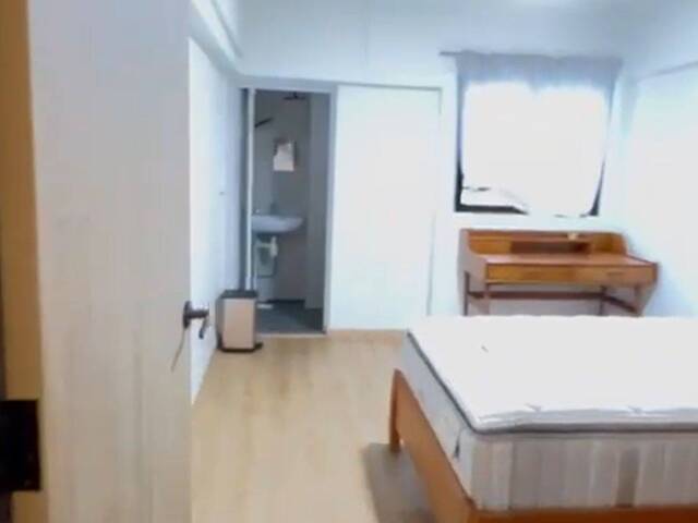 Master room @ Blk 64 Telok Blangah - $1200 for 1 lady (aircon wifi MRT)