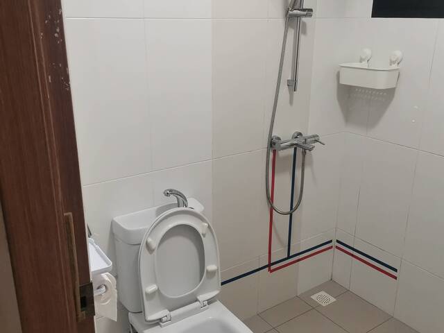 Rental common room (S$1000 include air con, S$850-S$900 without aircon)