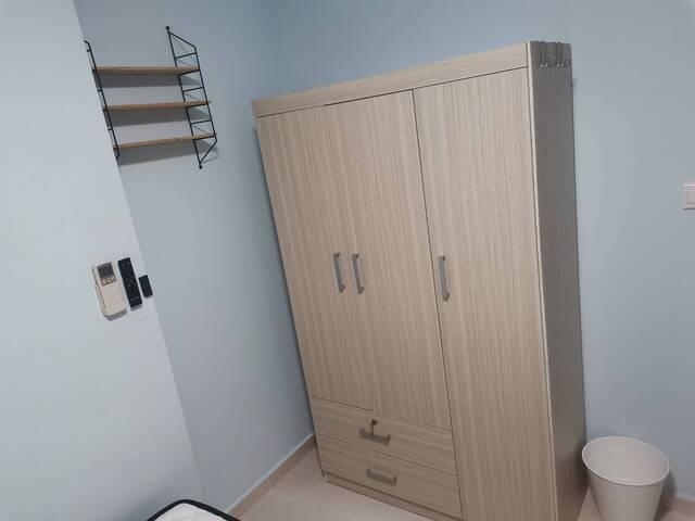 Rental common room (S$1000 include air con, S$850-S$900 without aircon)