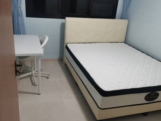 Rental common room (S$1000 include air con, S$850-S$900 without aircon)