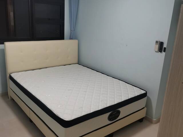 Rental common room (S$1000 include air con, S$850-S$900 without aircon)