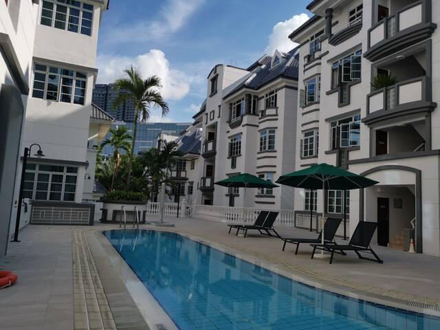 Room for Rent/ 28 Balmoral Park Singapore 259856/For 1 pax/Available 31 May