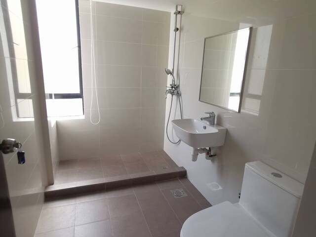 Room for rent/ Near Clementi, Dover MRT/ For 1-2 pax/ Available Immediately