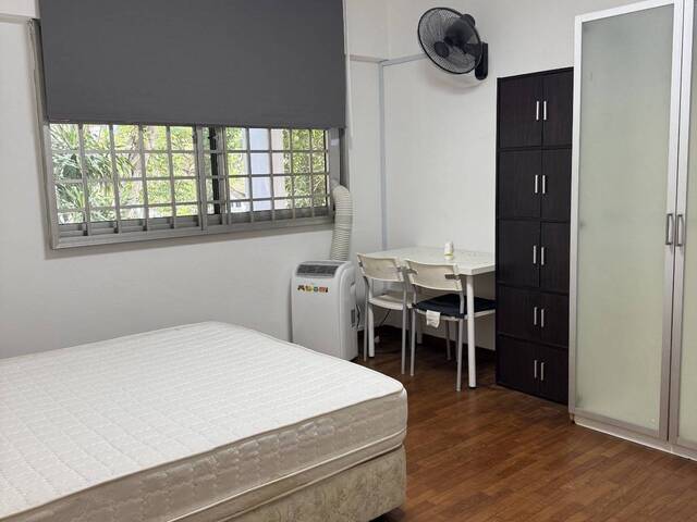 A Spacious Common Room For Rent (Clean & Cosy)