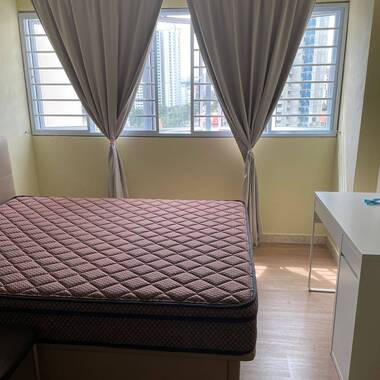 Common room at 94 Whampoa drive for rent! Aircon wifi!