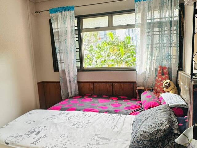Tiong Bahru Road- Redhill MRT , Nice Aircon Common Room for Female Rental , Available 20/7