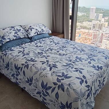 Beautiful 2bedroom above 36th floor with amazing view of Mt Faber, Sentosa and sea