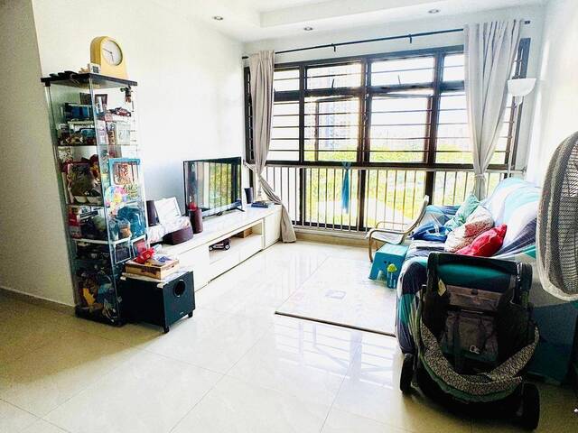 Master Room for Rent near Clementi MRT - Direct Bus to NUS