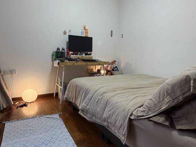 š” Master Bedroom for Rent ā Kensington Square Penthouse (2BR)