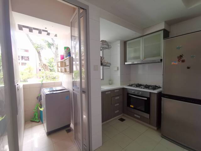Esta Ruby 500 Guillemard RD/Common room/1 pax/Available 16 July