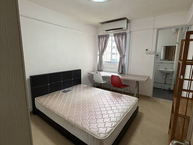 Cozy Master Bedroom for Rent | Clementi
