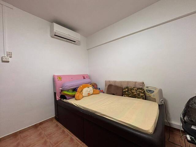 Common room at 123 hougang avenue 1 for rent! Aircon wifi!