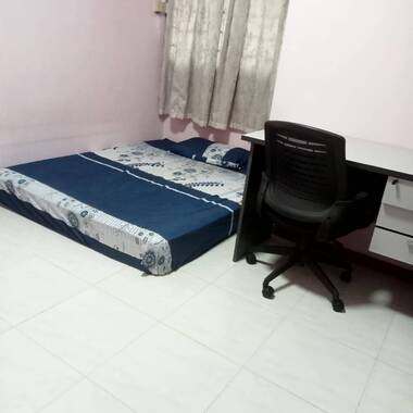 Common room at 626 Bukit Batok central for rent! Aircon wifi! Cooking allowed!