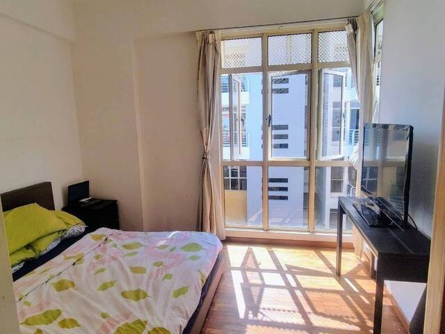 Master Bedroom in Geylang Condo for Rent