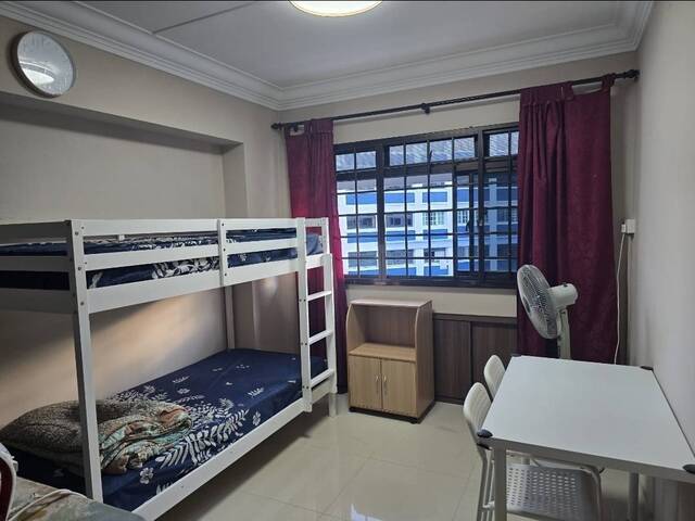 Renting common room near Woodlands 11